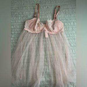 Victoria Secrets intimate. NWT. Size L